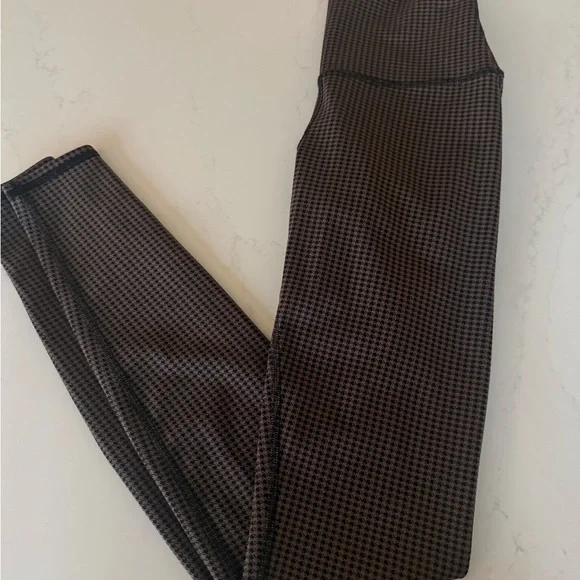 Alo Yoga Houndtooth High-Waisted Brown Leggings - Picture 9 of 10